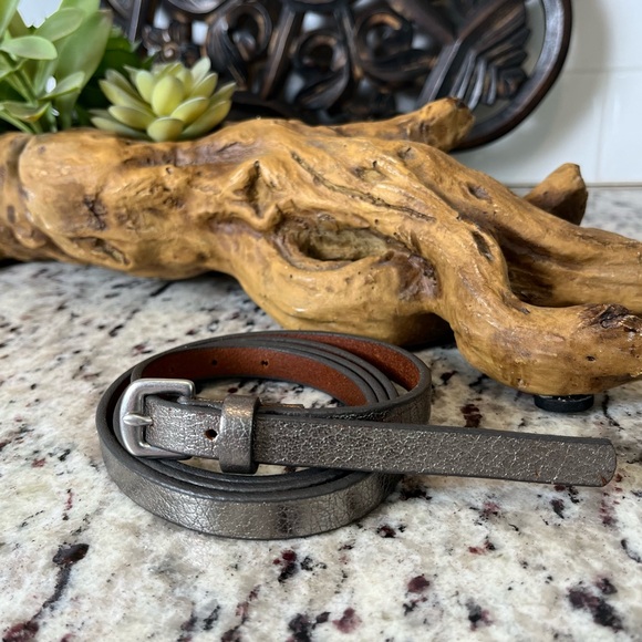 Eddie Bauer Silver Italian Leather Belt - Picture 1 of 9
